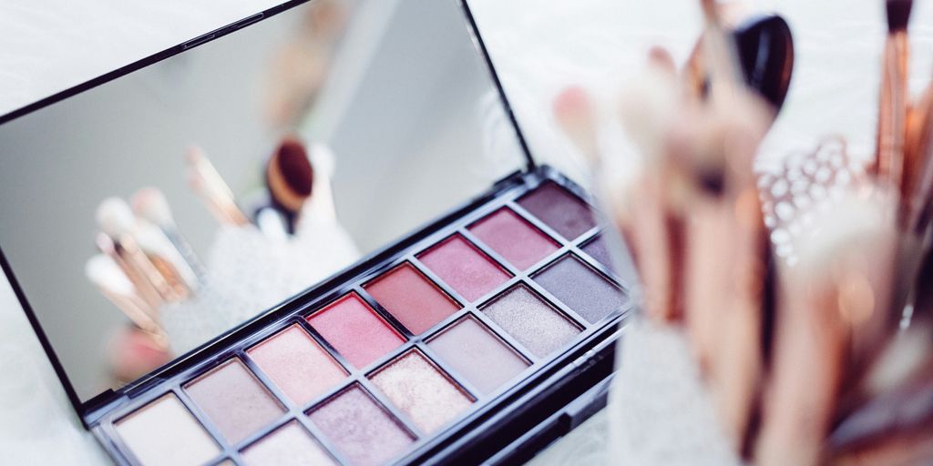 Die besten Make Up Tipps für ein strahlendes Aussehen 2025