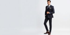 Elegante Herrenmode in einem maßgeschneiderten Anzug.