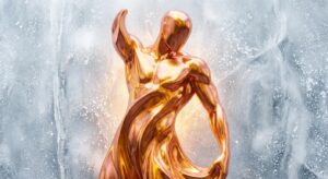 Abstrakte Darstellung einer kraftvollen femininen Silhouette mit Eisstruktur im Hintergrund, Gold- und Rosatöne